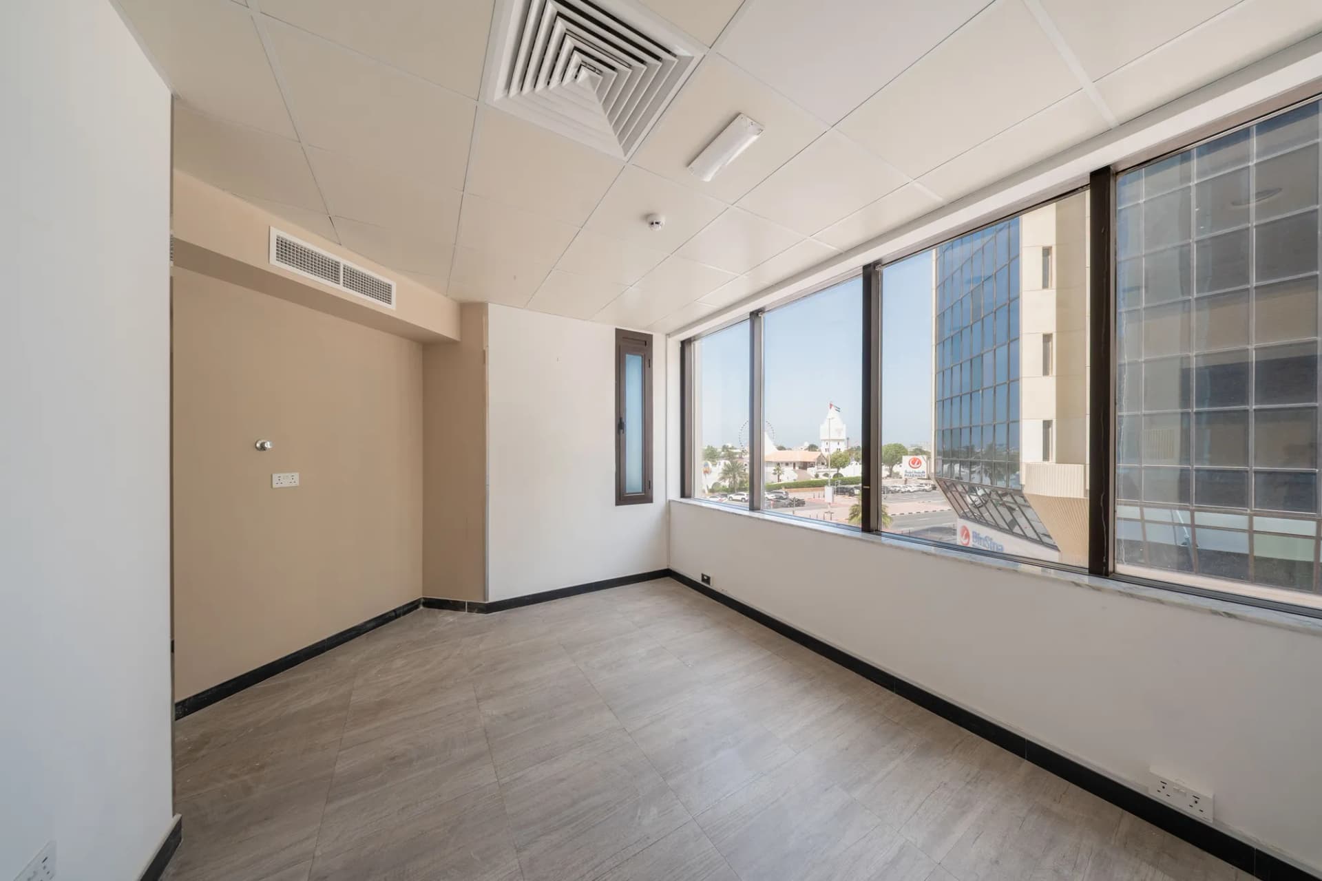 Office Space - Corniche Plaza