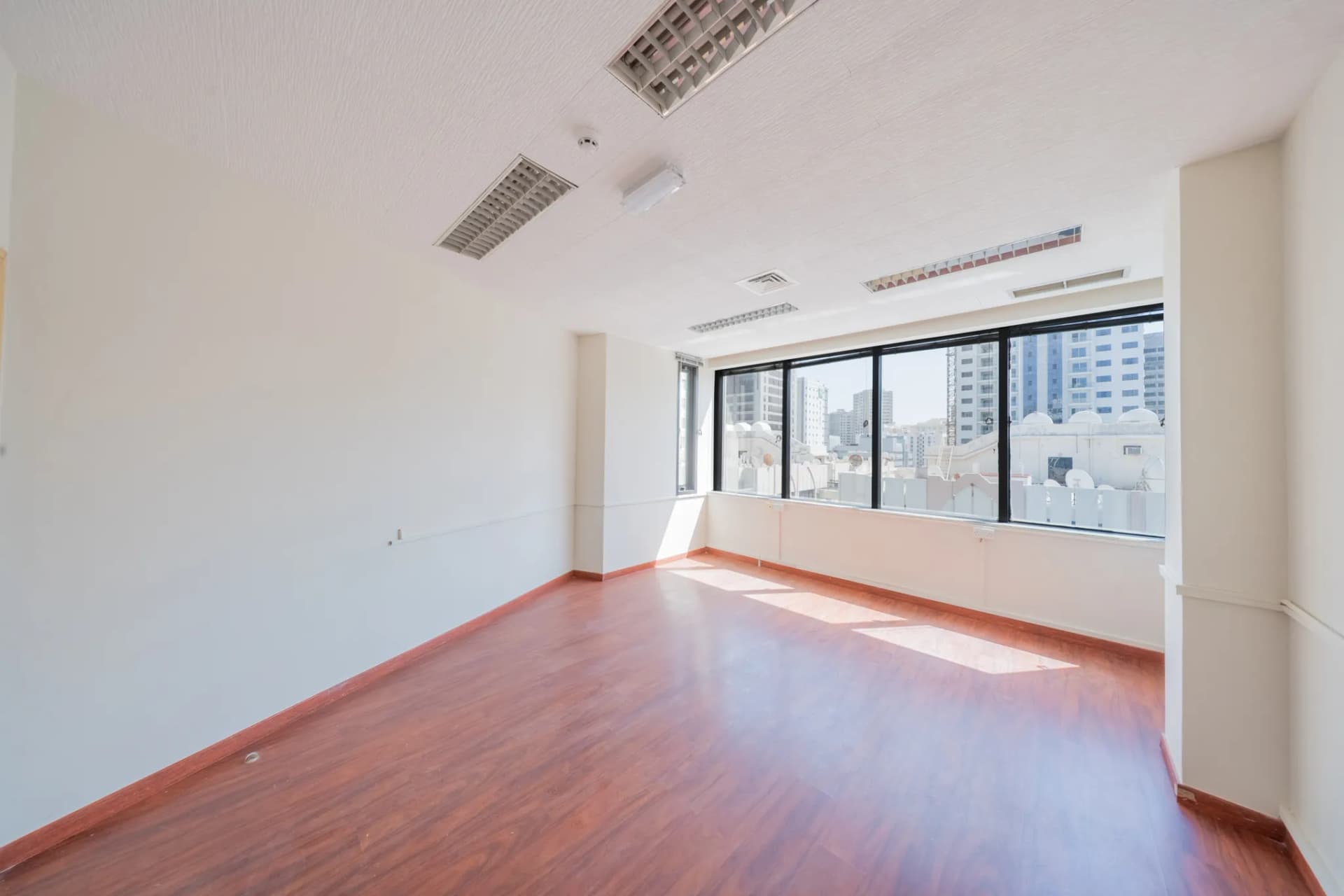 Office Space - Corniche Plaza