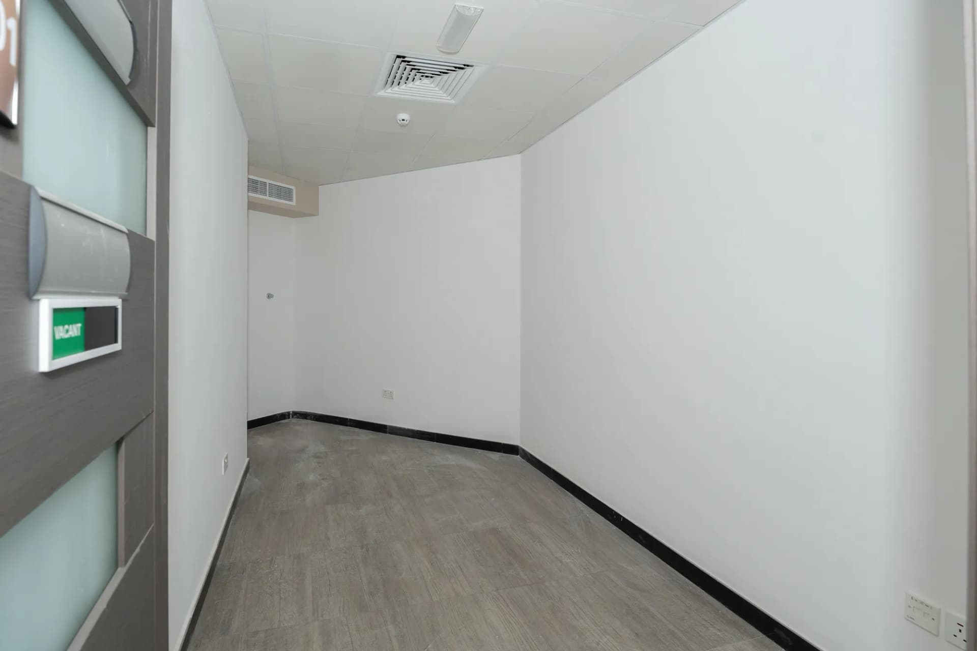 Office Space - Corniche Plaza