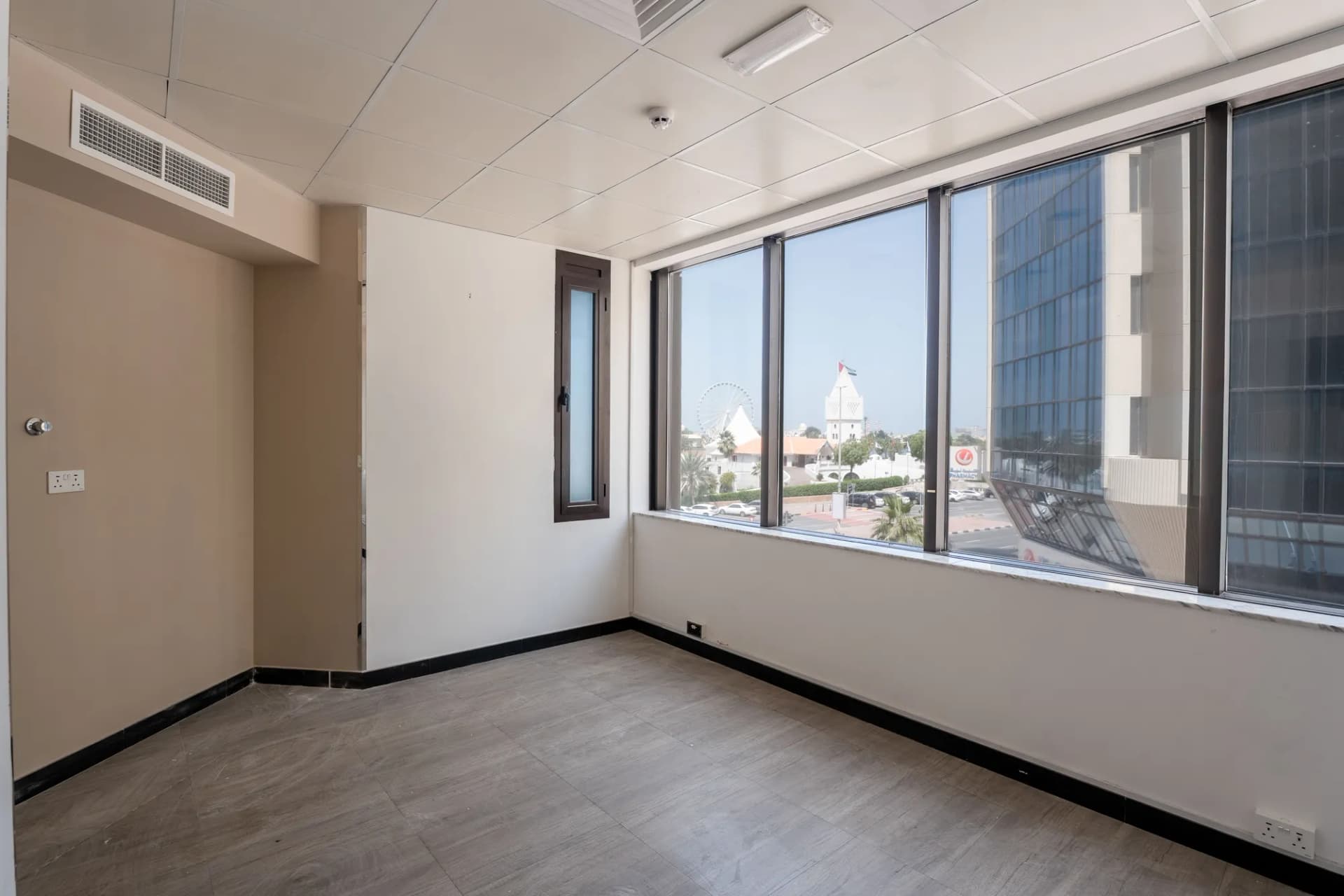 Office Space - Corniche Plaza