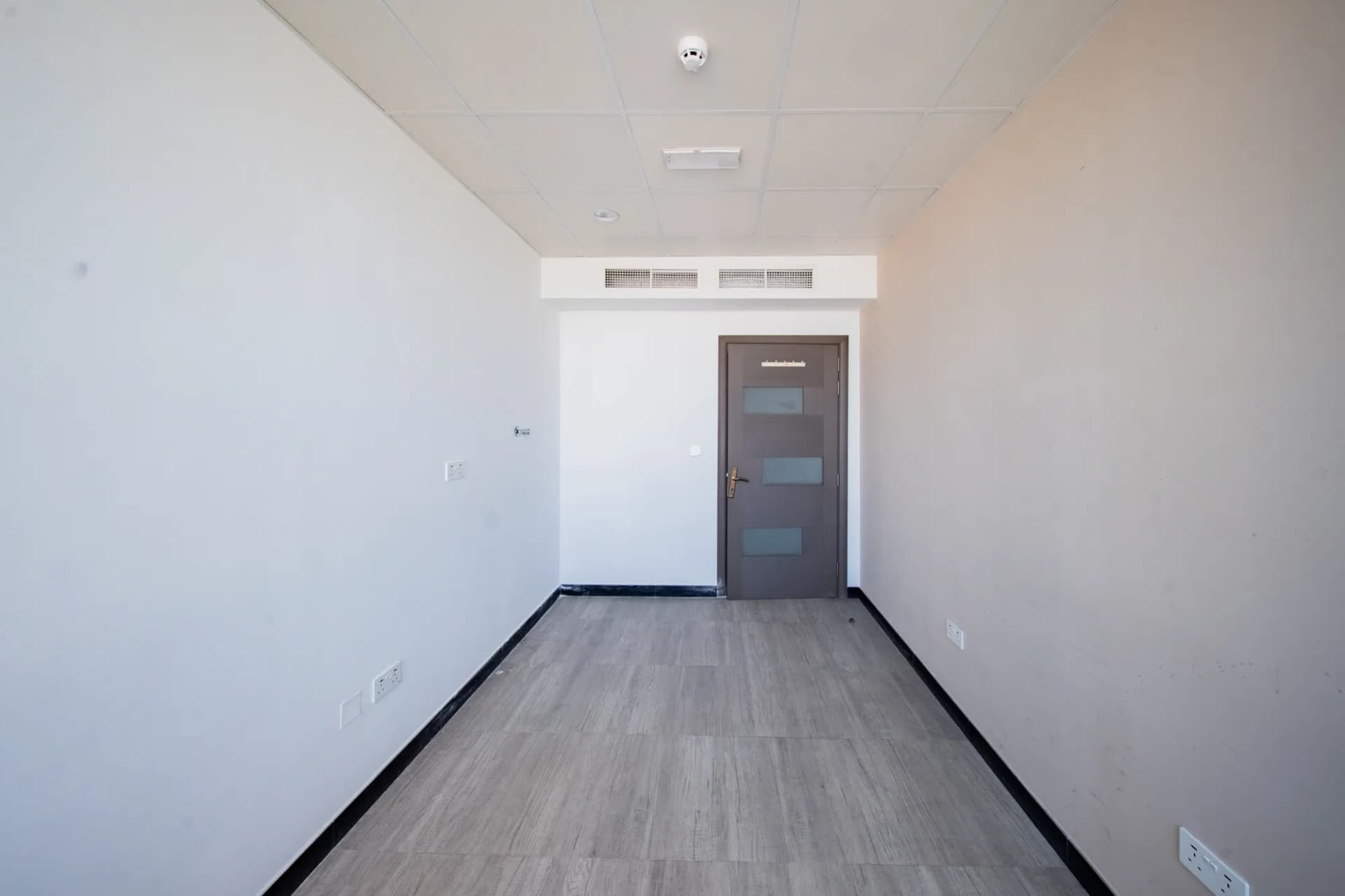 Office Space - Corniche Plaza
