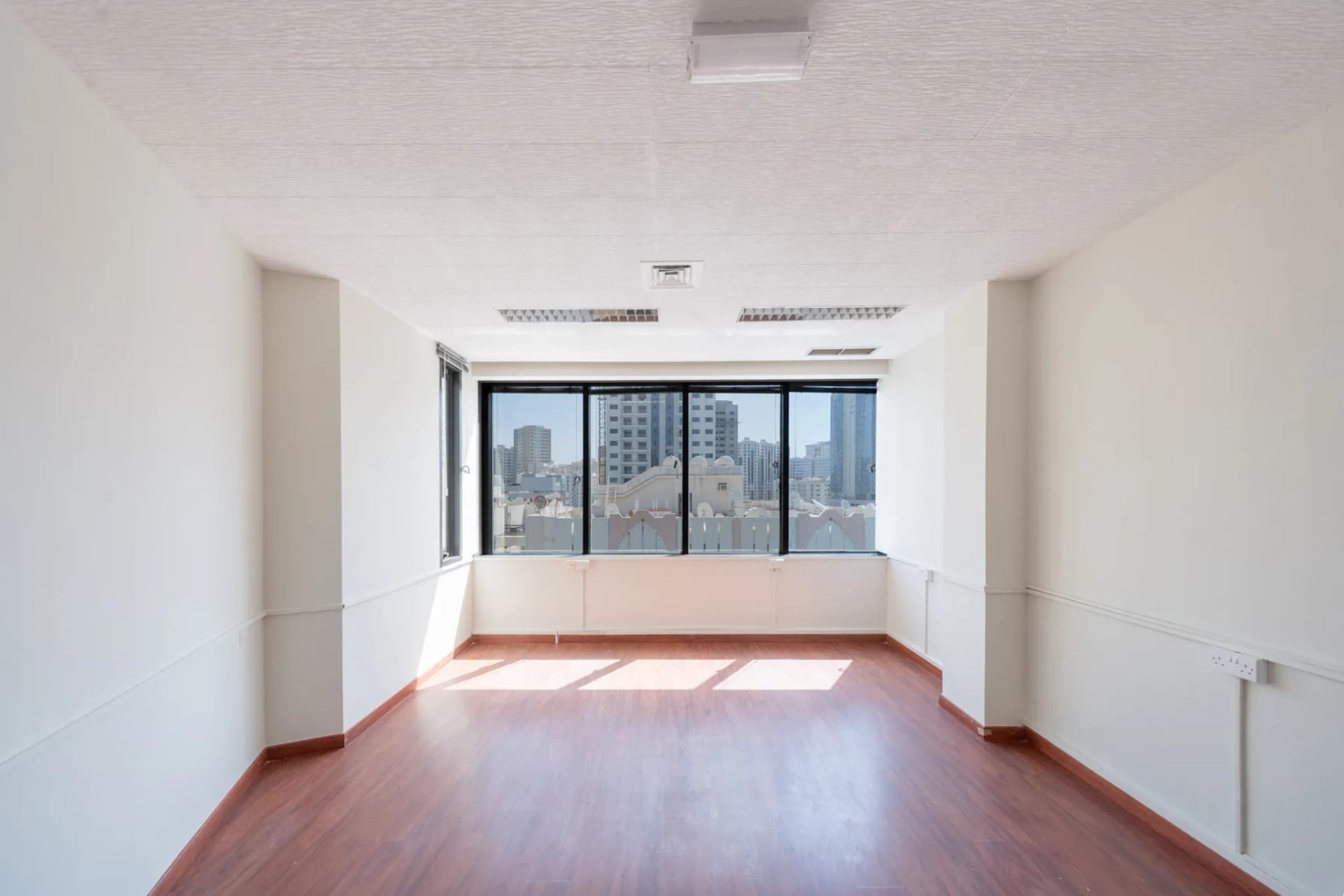Office Space - Corniche Plaza