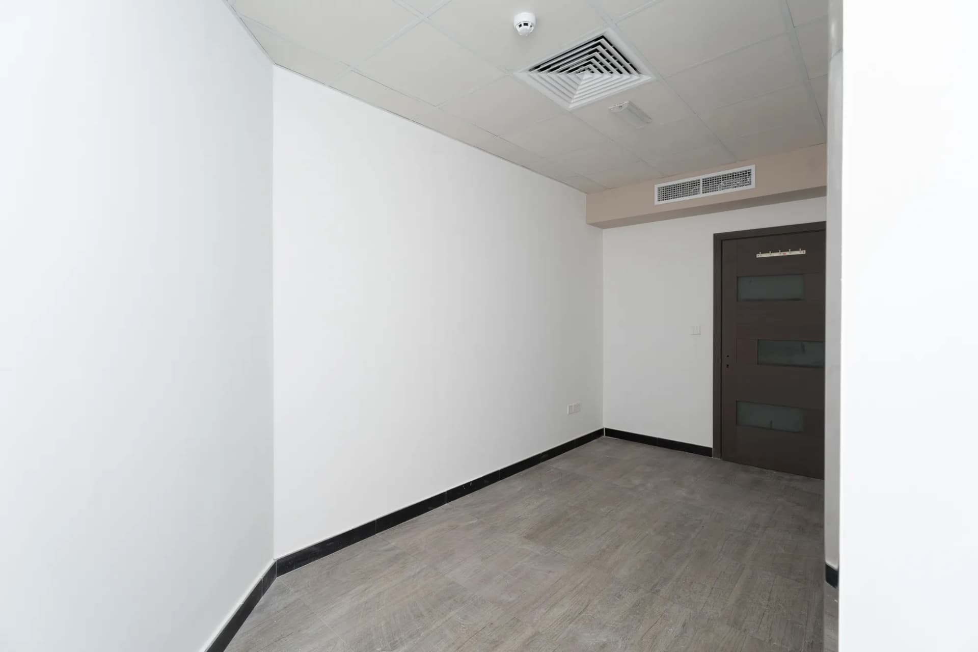 Office Space - Corniche Plaza