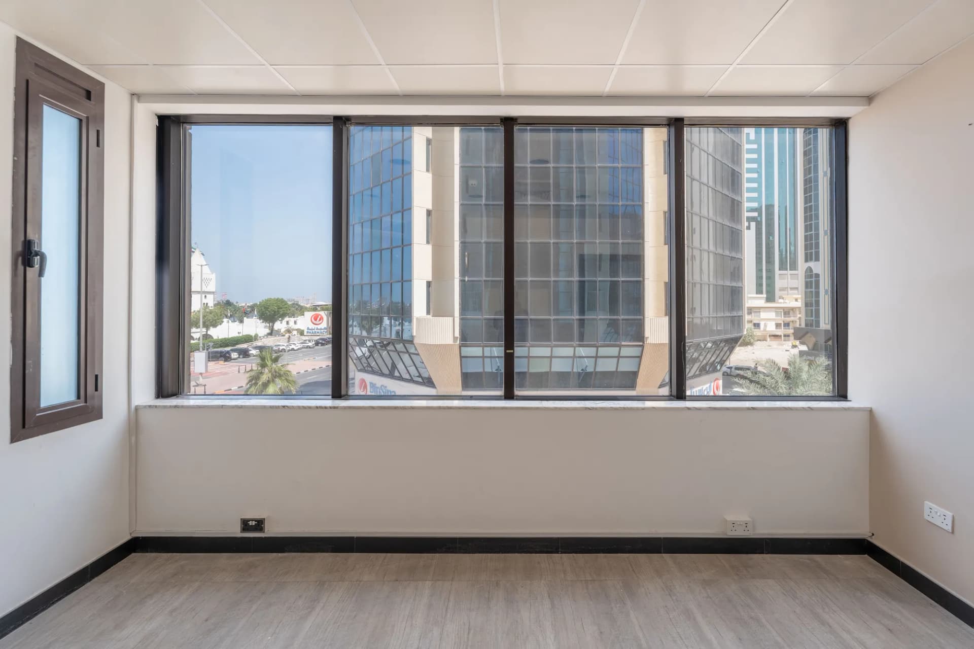 Office Space - Corniche Plaza