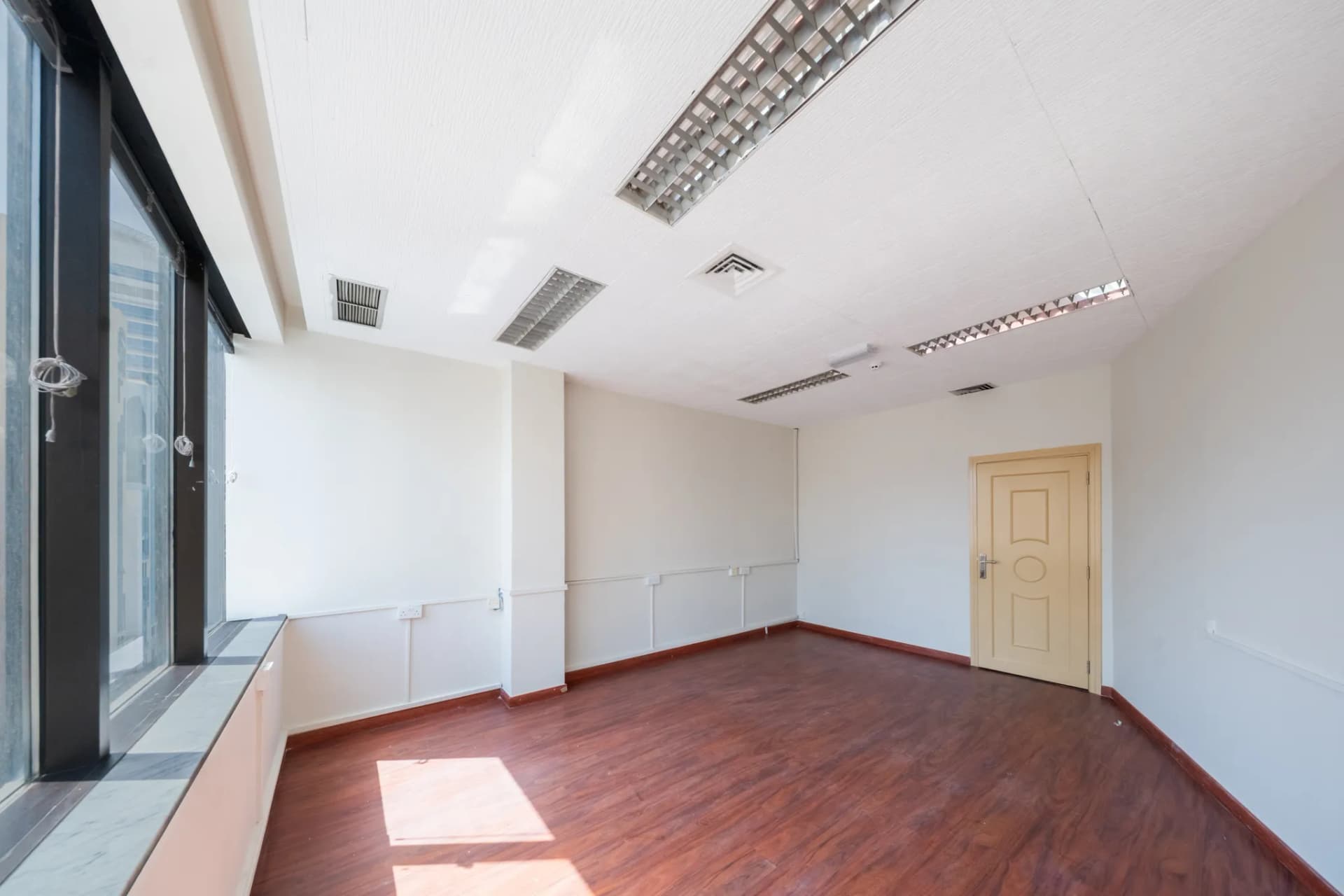 Office Space - Corniche Plaza