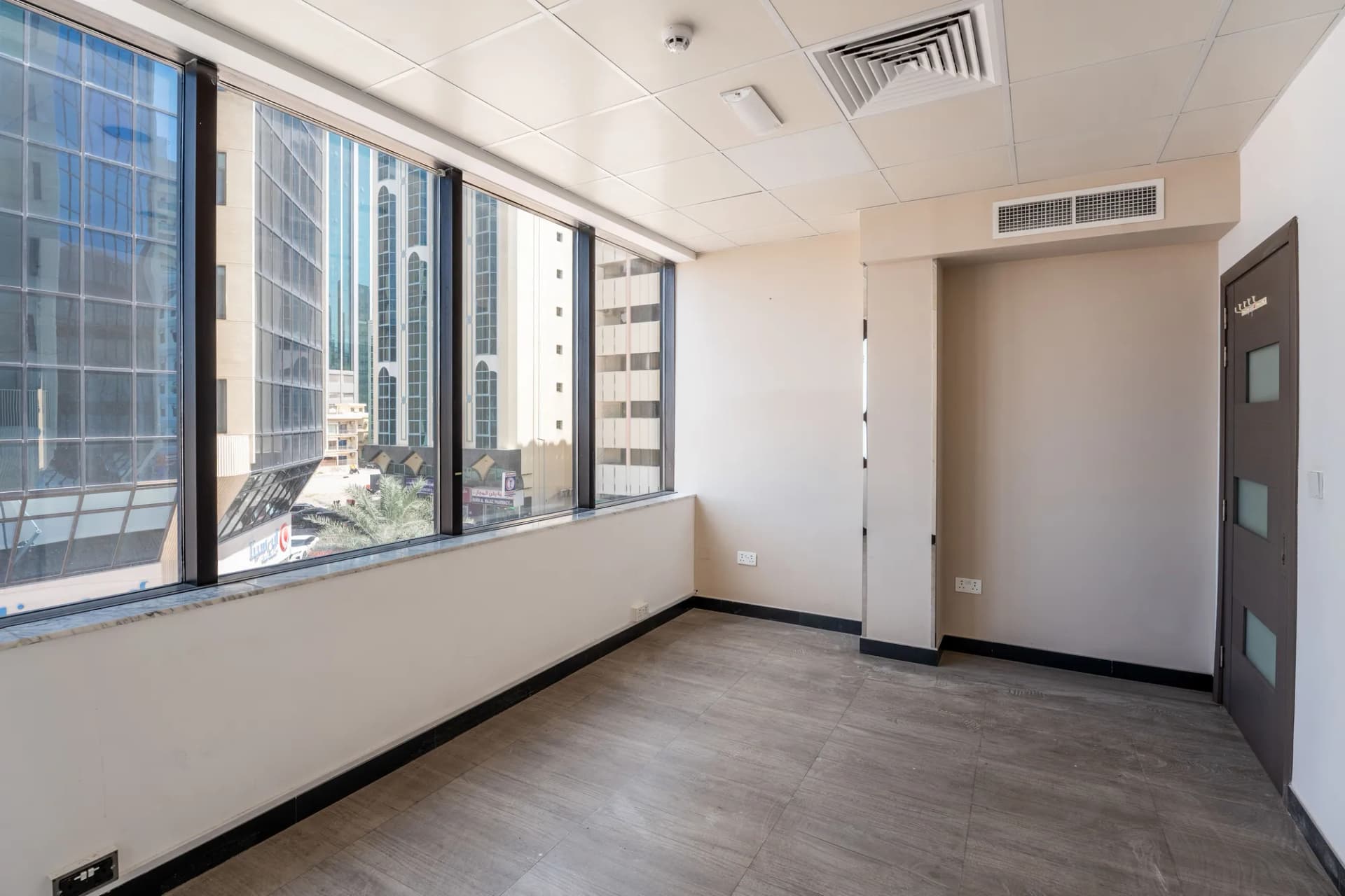 Office Space - Corniche Plaza