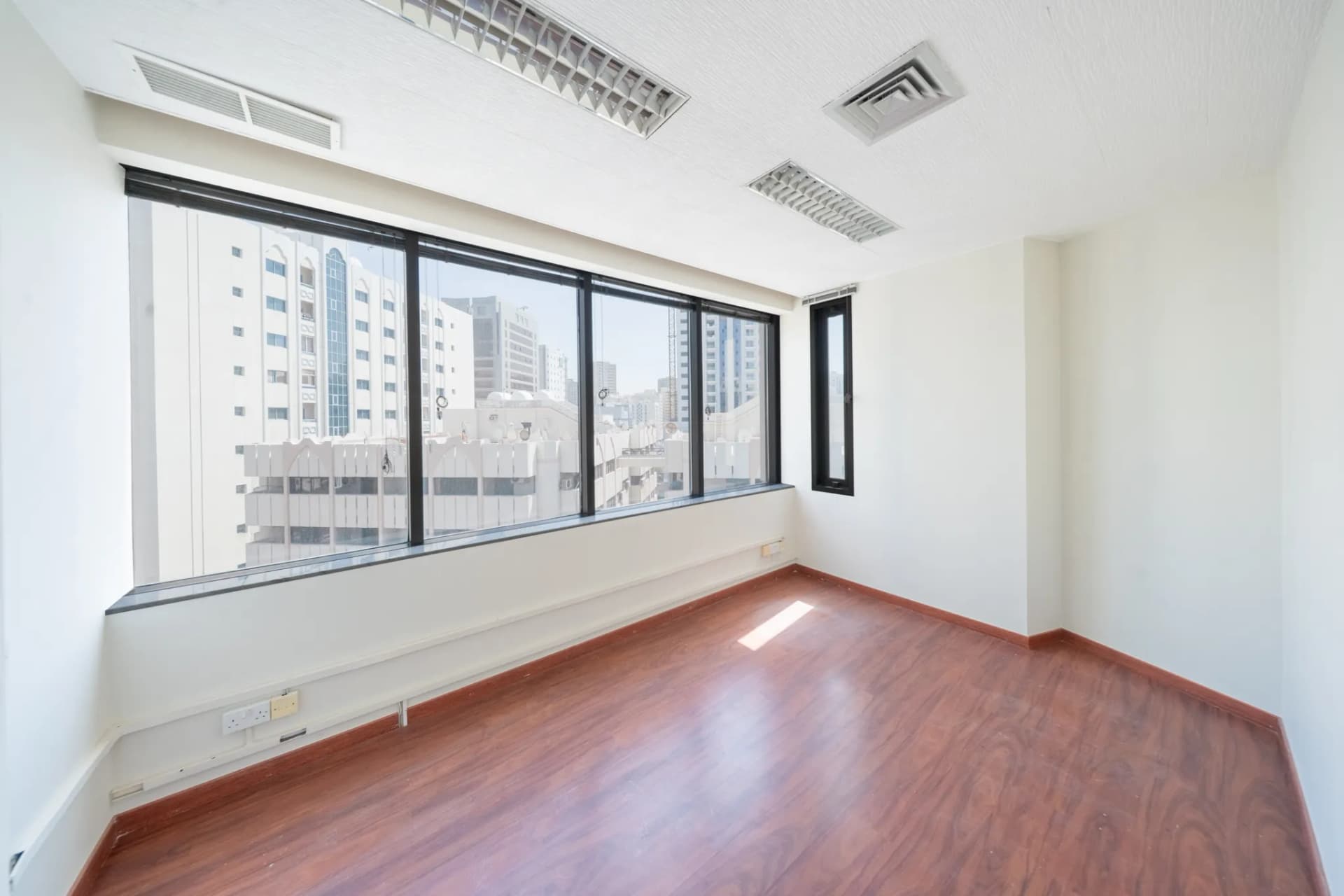 Office Space - Corniche Plaza