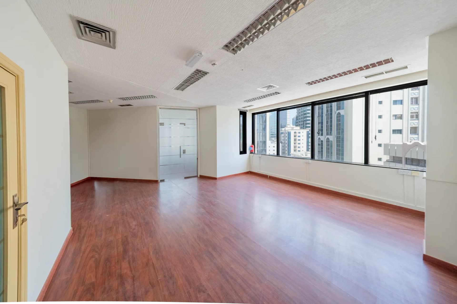 Office Space - Corniche Plaza