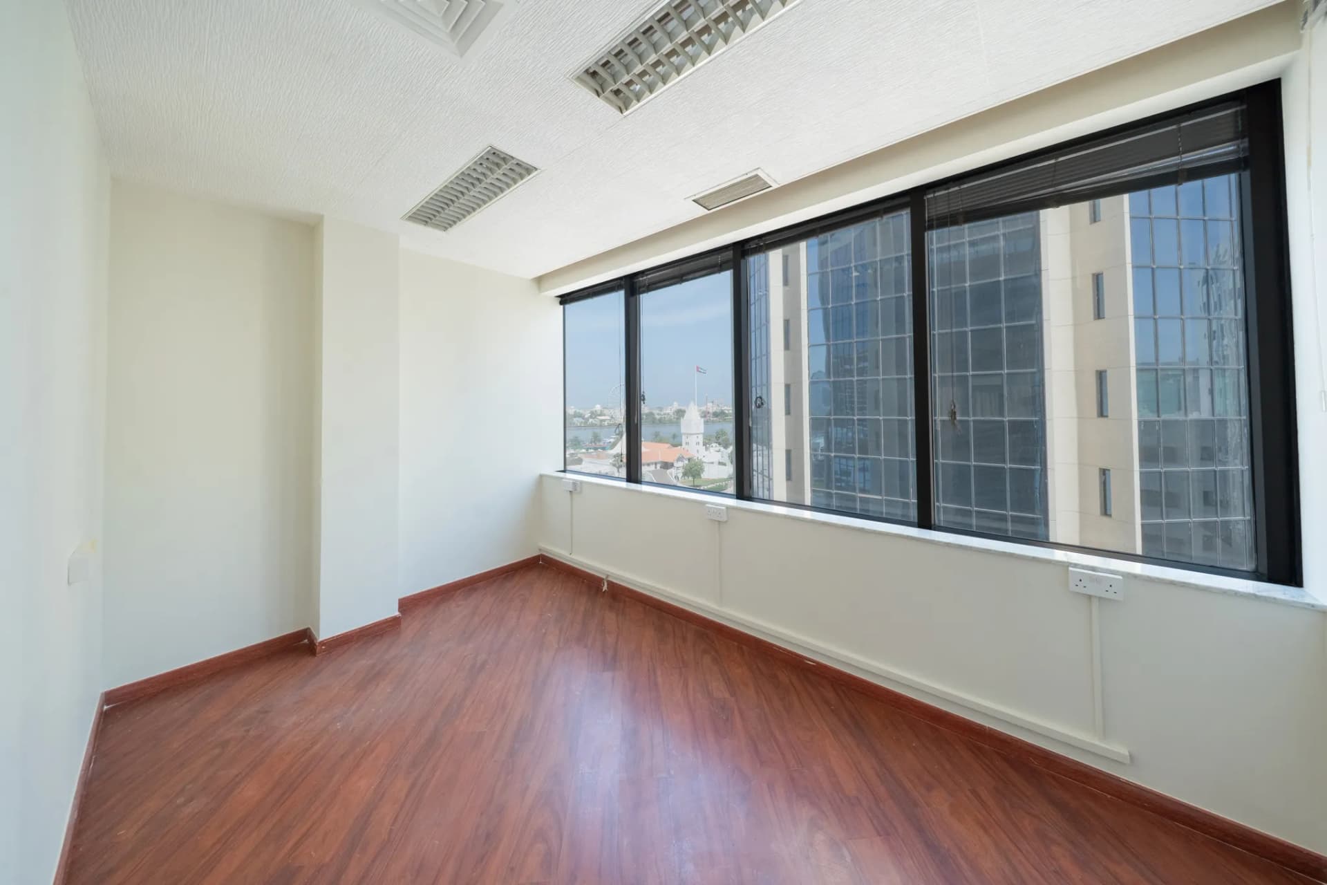 Office Space - Corniche Plaza