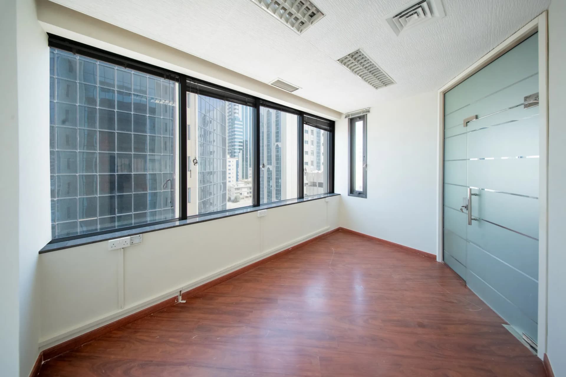Office Space - Corniche Plaza