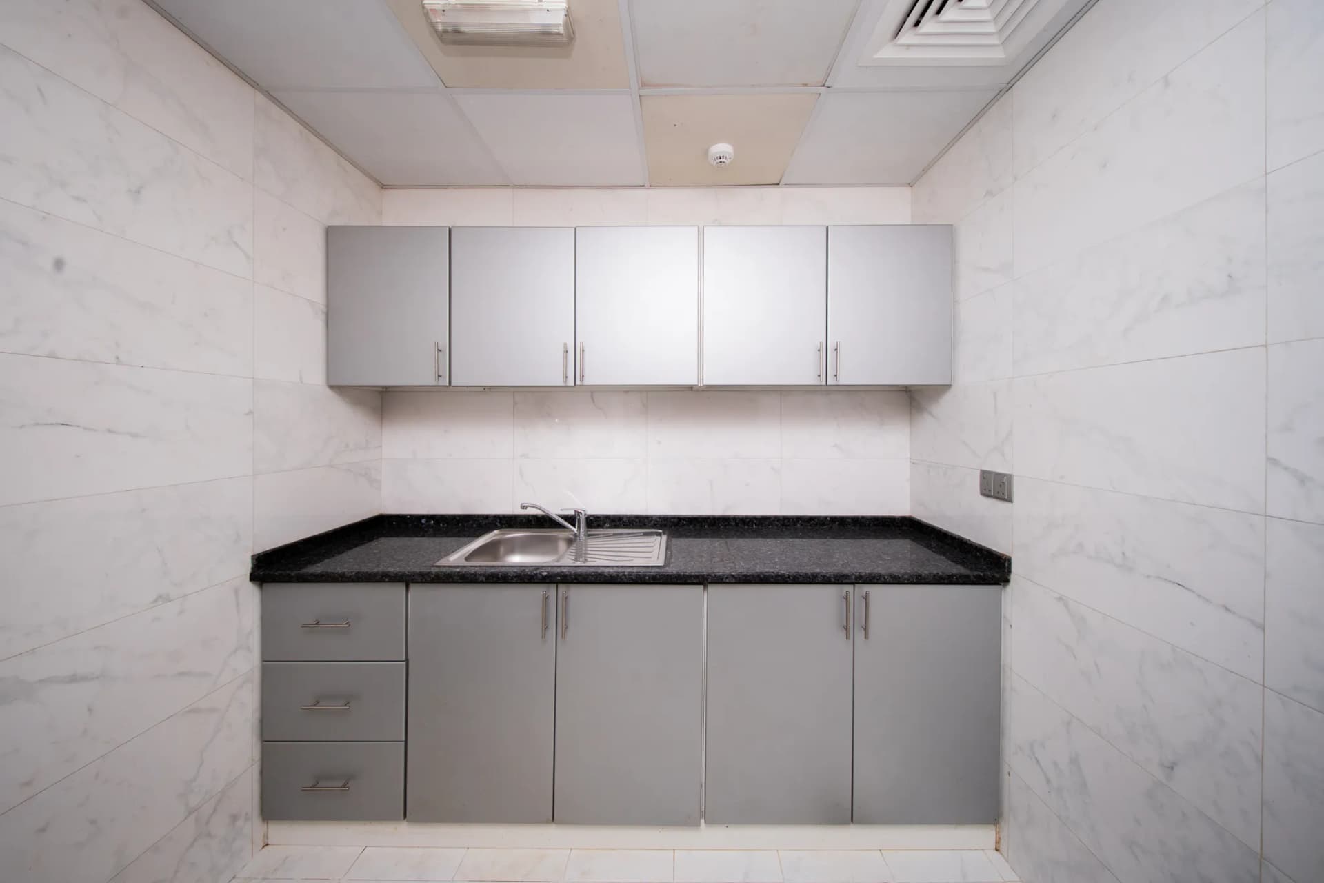Office Space - Corniche Plaza